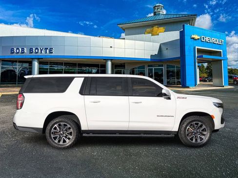 Used 2023 Chevrolet Suburban Z71 w/ Luxury Package image 2