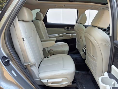 Used 2025 Kia Sorento EX w/ EX Panoramic Sunroof Package AWD/4WD image 41