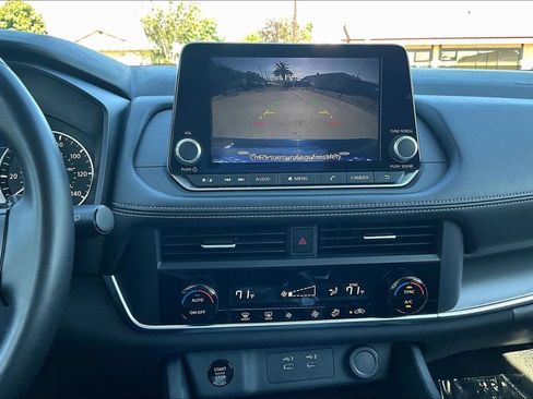 Used 2025 Nissan Rogue SV AWD/4WD image 13
