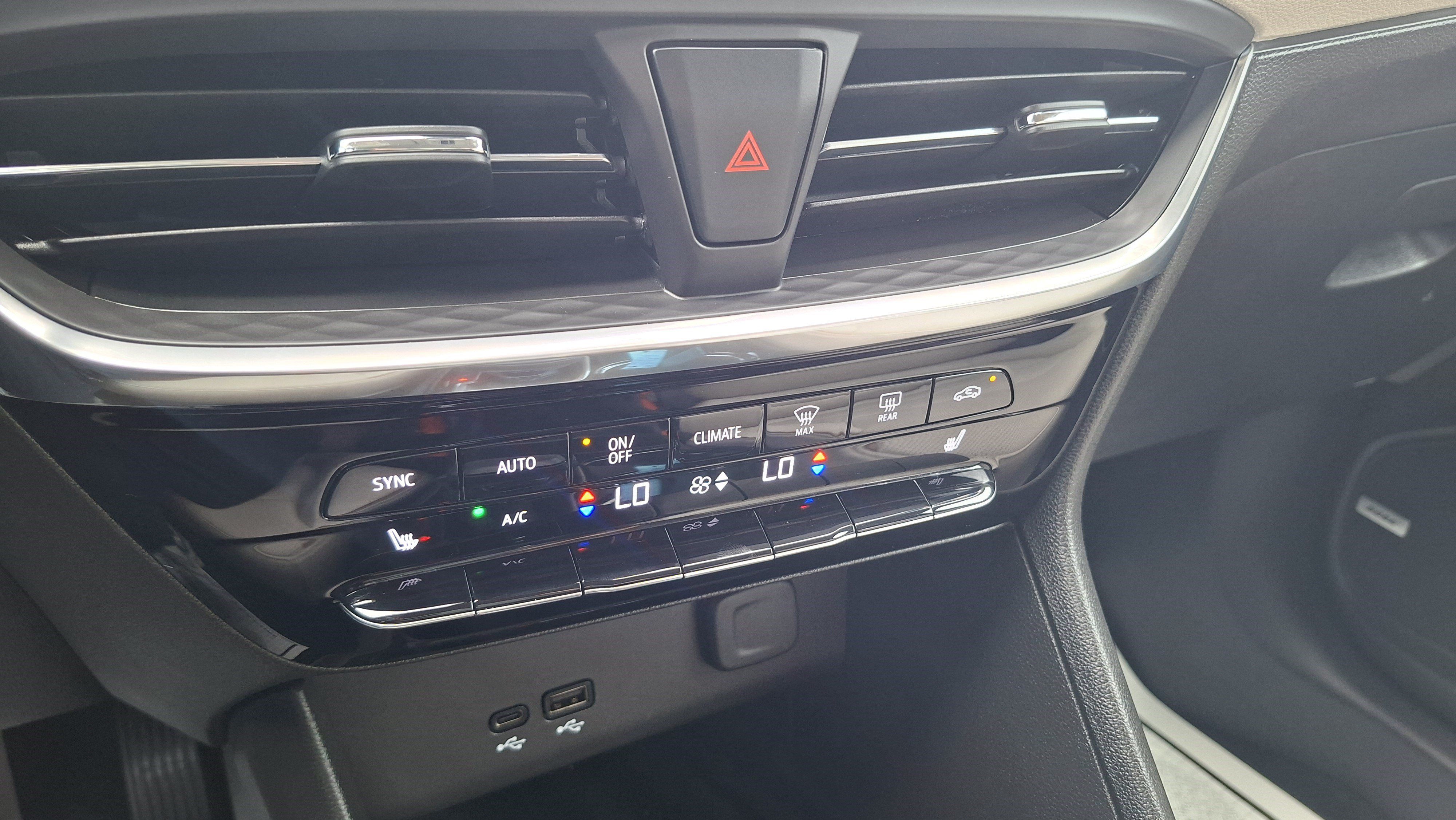 Used 2024 Buick Encore GX Avenir w/ Avenir Technology Package FWD image 15