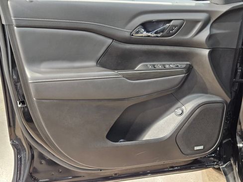 Used 2023 GMC Acadia SLT FWD image 20