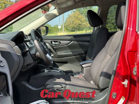 Used 2018 Nissan Rogue SV image 11