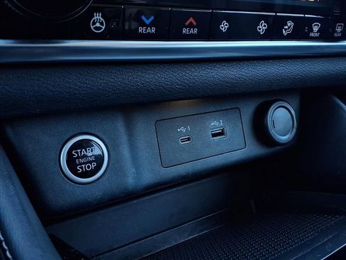 Used 2021 Nissan Rogue SL image 10