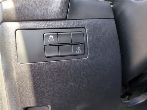 Used 2018 MAZDA MAZDA3 Touring image 12