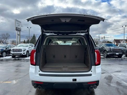Used 2021 GMC Yukon Denali w/ Denali Premium Package image 11