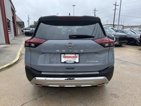 Used 2023 Nissan Rogue Platinum w/ Platinum Premium Package image 6