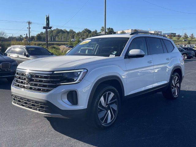Certified 2026 Volkswagen Atlas SE FWD image 3