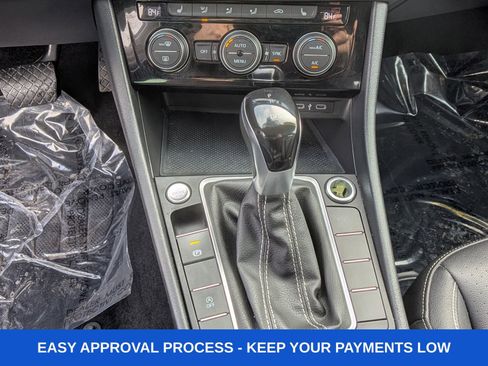 Used 2024 Volkswagen Jetta SE FWD image 25