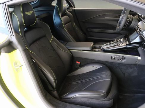 Used 2025 Aston Martin V8 Vantage Coupe image 13