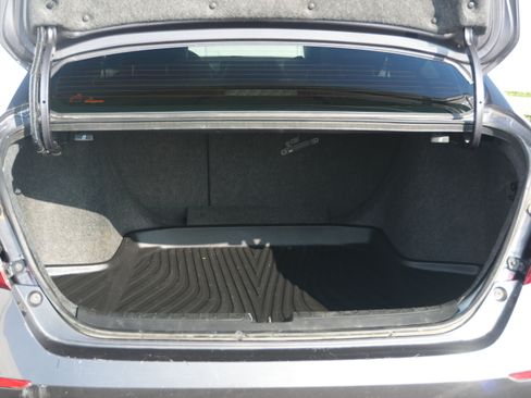Used 2019 Honda Accord Sport image 13