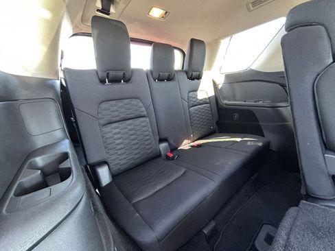 Used 2025 Nissan Pathfinder SV image 31