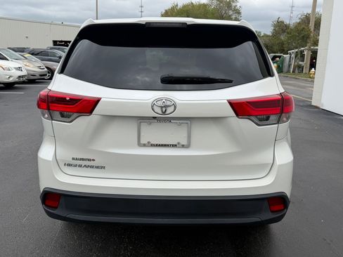 Used 2017 Toyota Highlander LE image 9