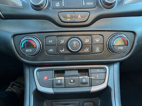 Used 2022 GMC Terrain AT4 image 32