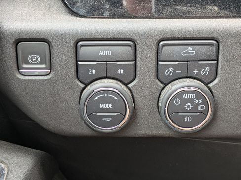 Used 2023 Chevrolet Silverado 1500 RST AWD/4WD image 19