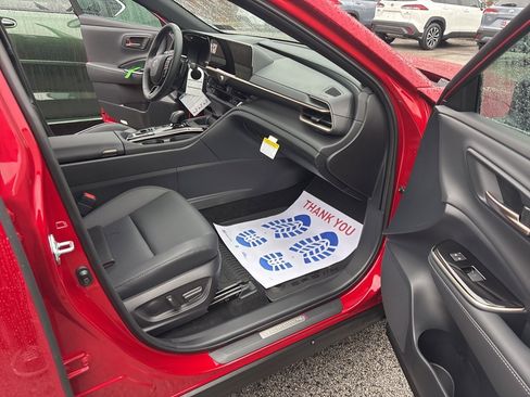 New 2025 Toyota Crown Signia w/ Tow-Hitch Package (TMS) image 11