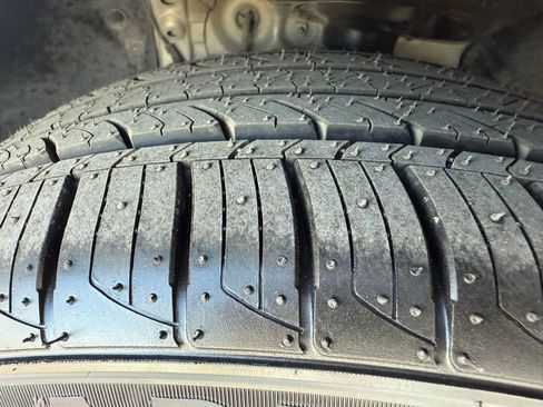 Used 2020 Toyota Camry SE image 9