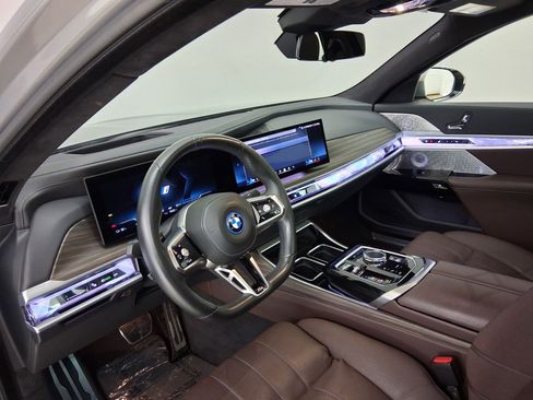 Certified 2023 BMW i7 xDrive60 AWD/4WD image 2