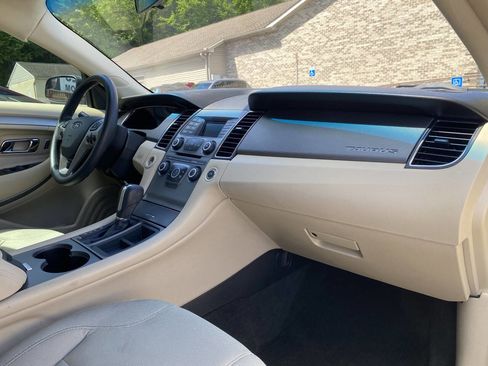 Used 2016 Ford Taurus SE FWD image 20