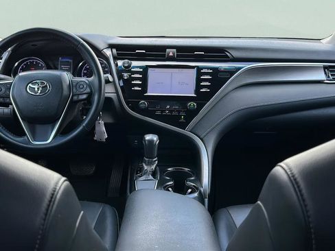 Used 2018 Toyota Camry SE w/ Moonroof Package image 14