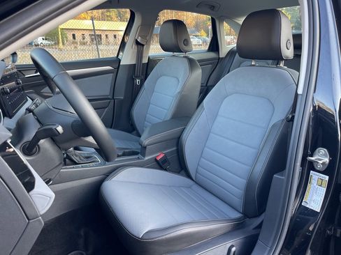 Used 2025 Volkswagen Jetta SE w/ Sunroof Package image 22