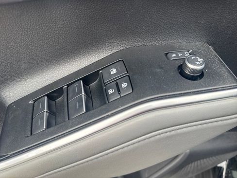 Used 2025 Toyota Highlander Limited image 21