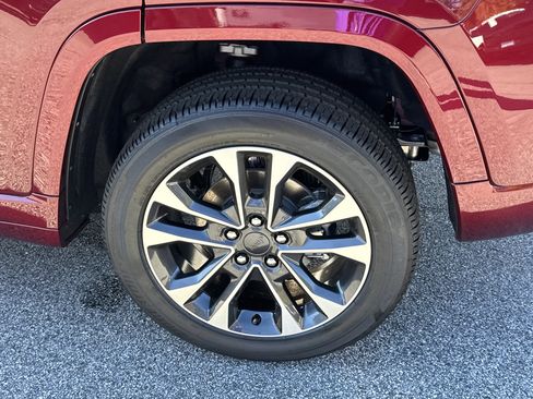 New 2025 Jeep Grand Cherokee Overland w/ Luxury Tech Group IV AWD/4WD image 13