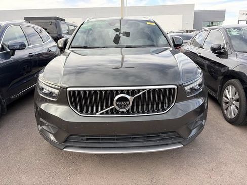 Used 2019 Volvo XC40 T4 Inscription FWD image 2