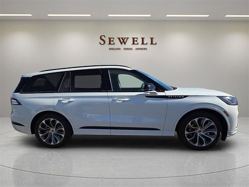 New 2026 Lincoln Aviator 2WD w/ Jet Appearance Package image 5