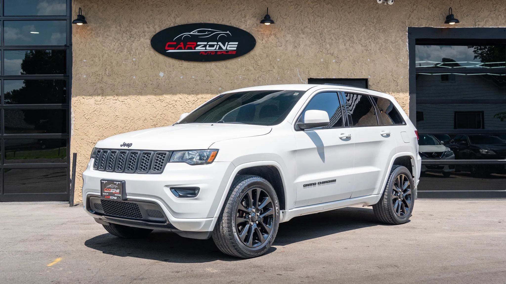 Used 2018 Jeep Grand Cherokee Altitude AWD/4WD image 1