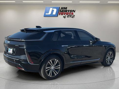Used 2024 Cadillac Lyriq Luxury AWD/4WD image 5