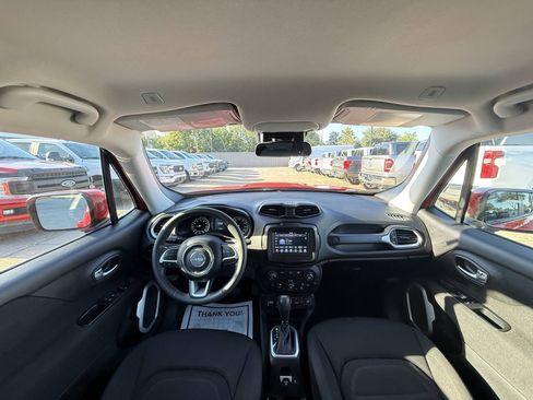 Used 2018 Jeep Renegade Latitude AWD/4WD image 18