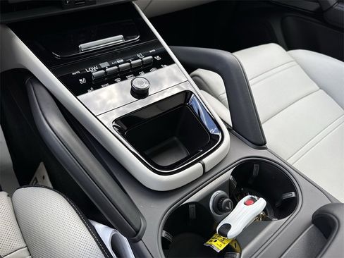 Used 2024 Porsche Cayenne S image 55