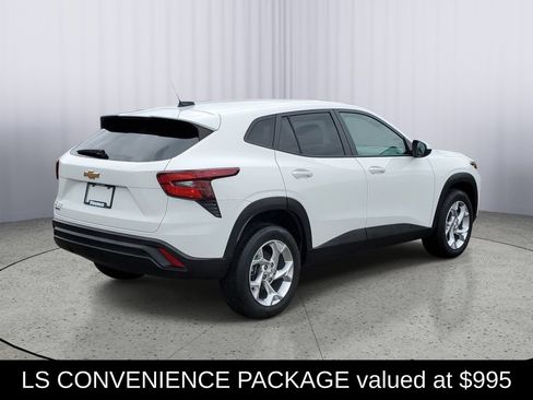 Used 2024 Chevrolet Trax LS w/ LS Convenience Package FWD image 3