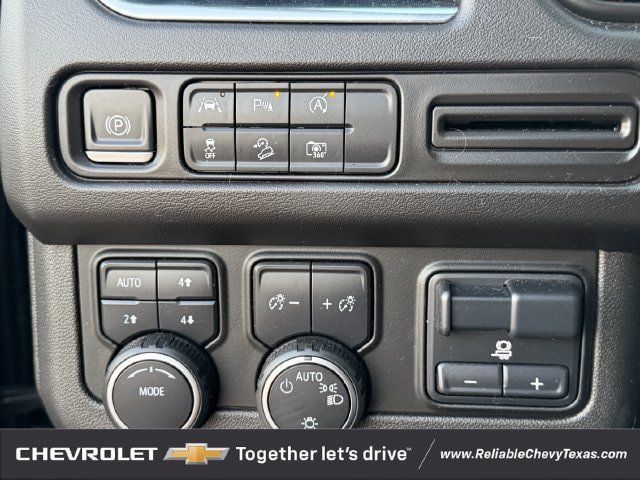 Used 2023 Chevrolet Suburban Z71 w/ Luxury Package AWD/4WD image 25