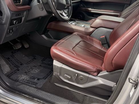Used 2024 Ford Expedition Limited AWD/4WD image 6