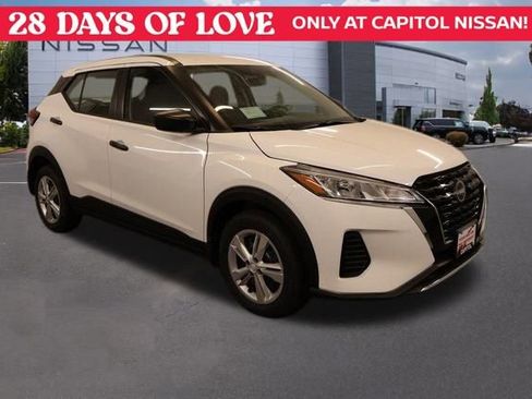 New 2025 Nissan Kicks Play S image 1