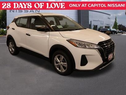 New 2025 Nissan Kicks Play S
