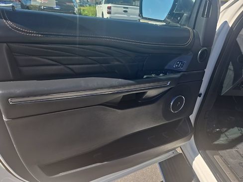 Used 2024 Ford Expedition Max Platinum AWD/4WD image 9