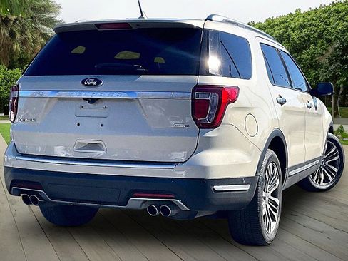 Used 2018 Ford Explorer Platinum image 2
