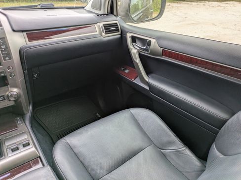 Used 2018 Lexus GX 460 image 15