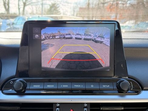 Used 2022 Kia Forte LXS w/ LXS Technology Package FWD image 2