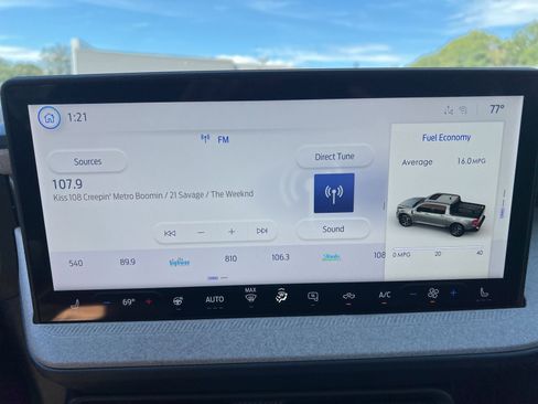 New 2025 Ford Maverick XLT w/ XLT Luxury Package image 21