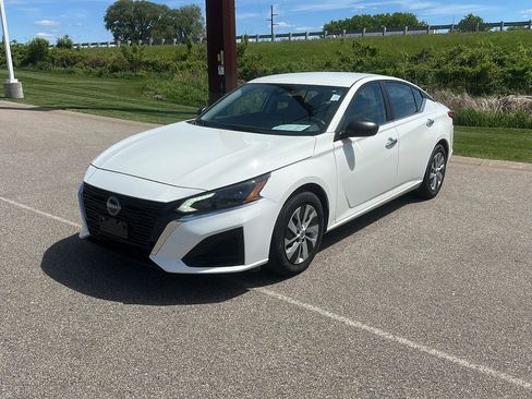 Used 2025 Nissan Altima 2.5 S FWD image 7