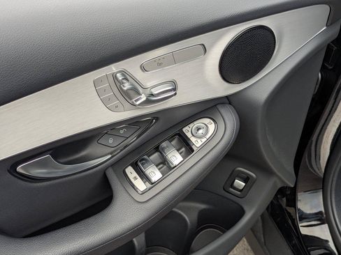 Used 2019 Mercedes-Benz GLC 300 4MATIC image 11