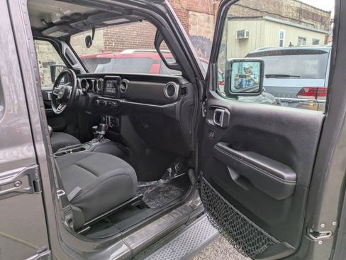 Used 2020 Jeep Wrangler Unlimited Sahara image 5