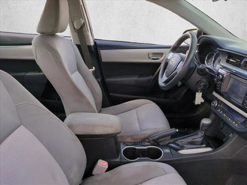 Used 2015 Toyota Corolla LE image 19
