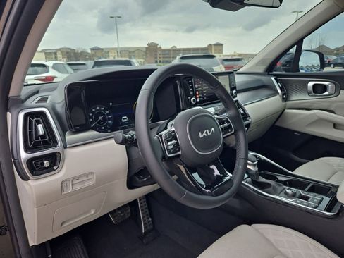Certified 2023 Kia Sorento SX image 2