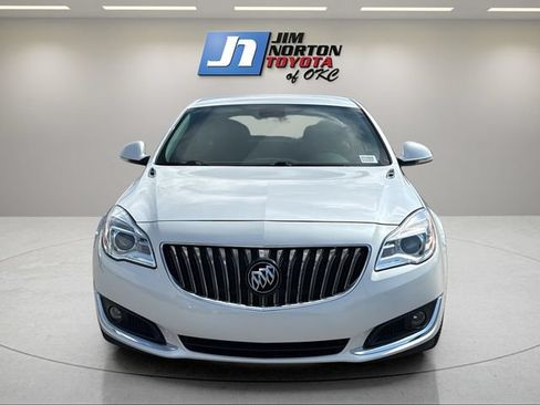 Used 2017 Buick Regal Sport Touring FWD image 2