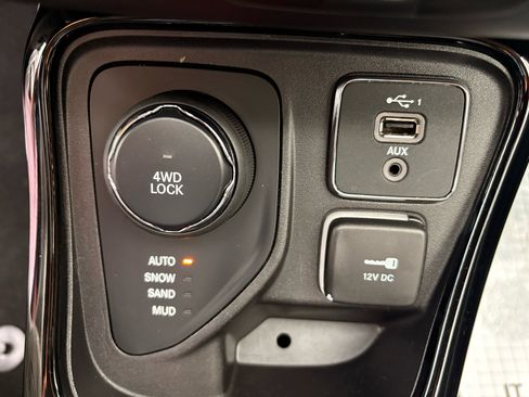 Used 2021 Jeep Compass Limited w/ Sun and Sound Group image 21