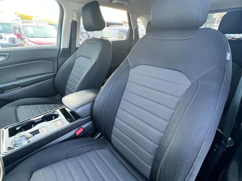 Used 2020 Ford Edge SE image 11